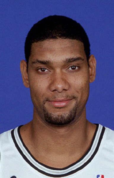 le voici tim duncan joueur des spurs de san antonio
